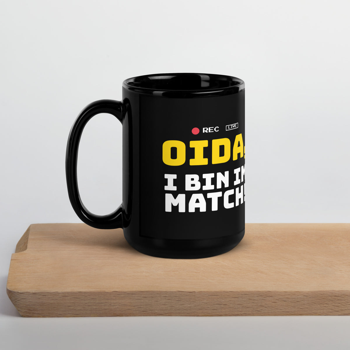 Oida, i bin im Match! Tasse schwarz 440 ml – Henkel links