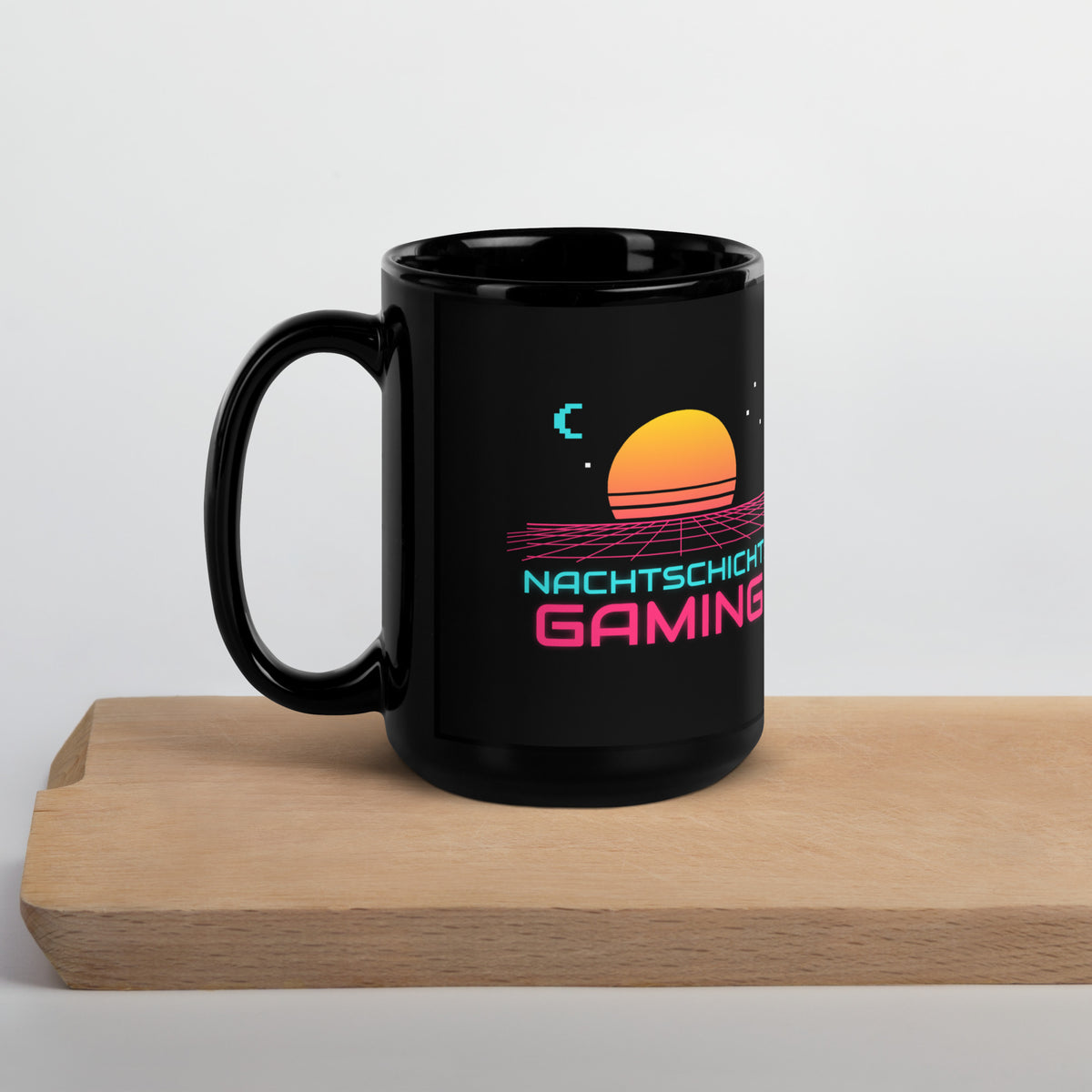 Nachtschicht Gaming Tasse schwarz 440 ml – Henkel links