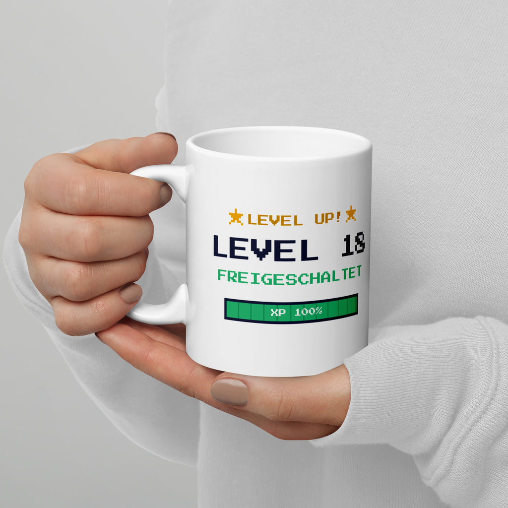 Level 18 Tasse weiß 325 ml – Henkel links